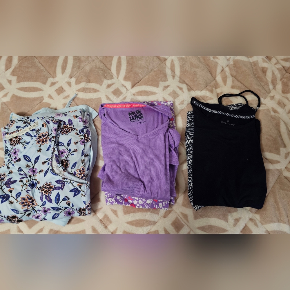 Lot of 4 pajama sets capri and shorts Muk Luks Cuddl Duds Large